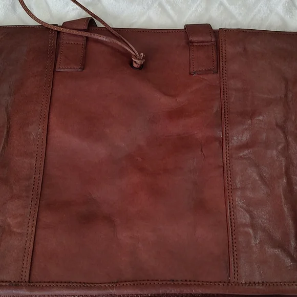 Brown Leather Tote Bag with Spacious Design and Classic Shape - Picture 9 of 12